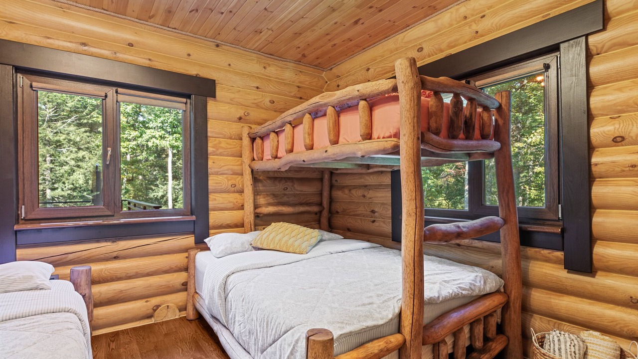 Photo of Bedroom in Henryville