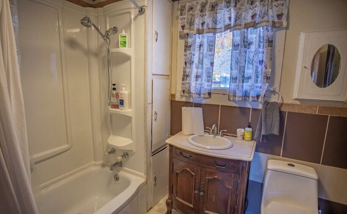 Photo of Bathroom in Bellepoint