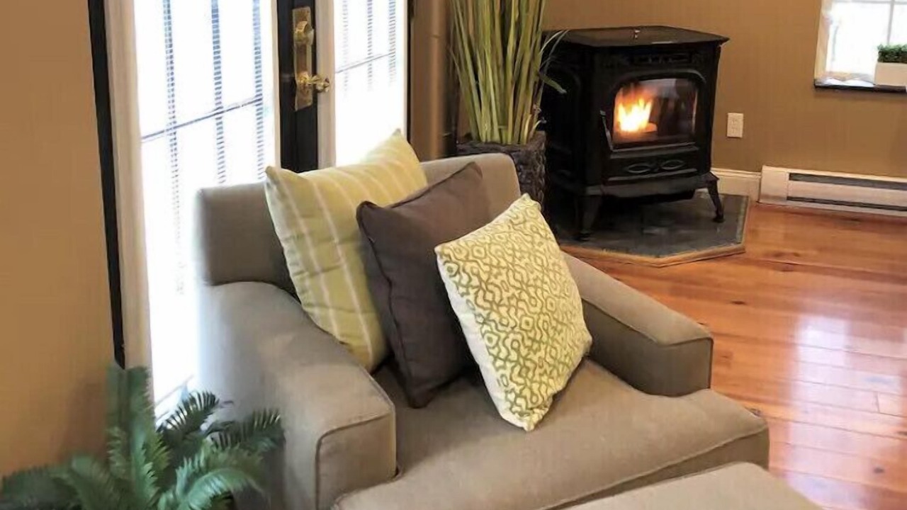 Photo of Livingroom in Parksville