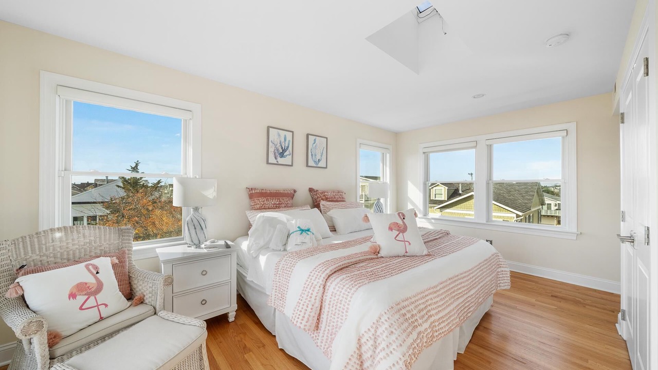 Photo of Bedroom in Avalon