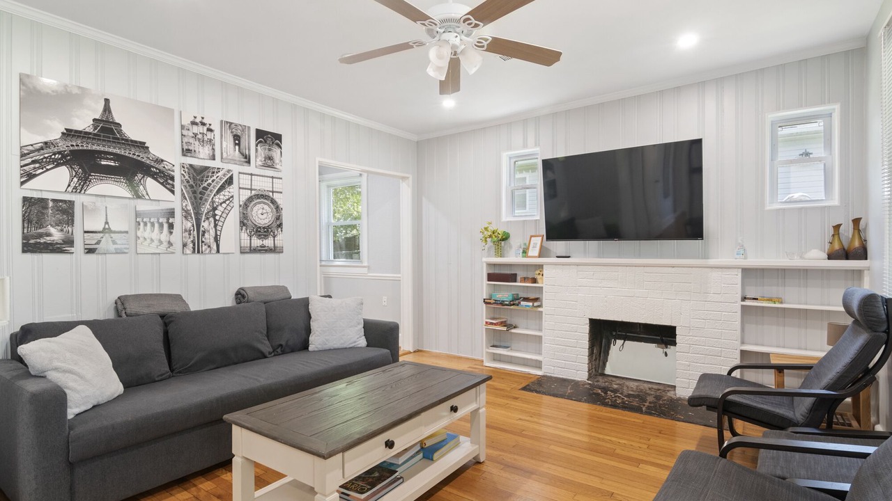 Photo of Livingroom in Silver Spring