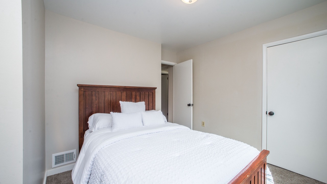Photo of Bedroom in Carnegie