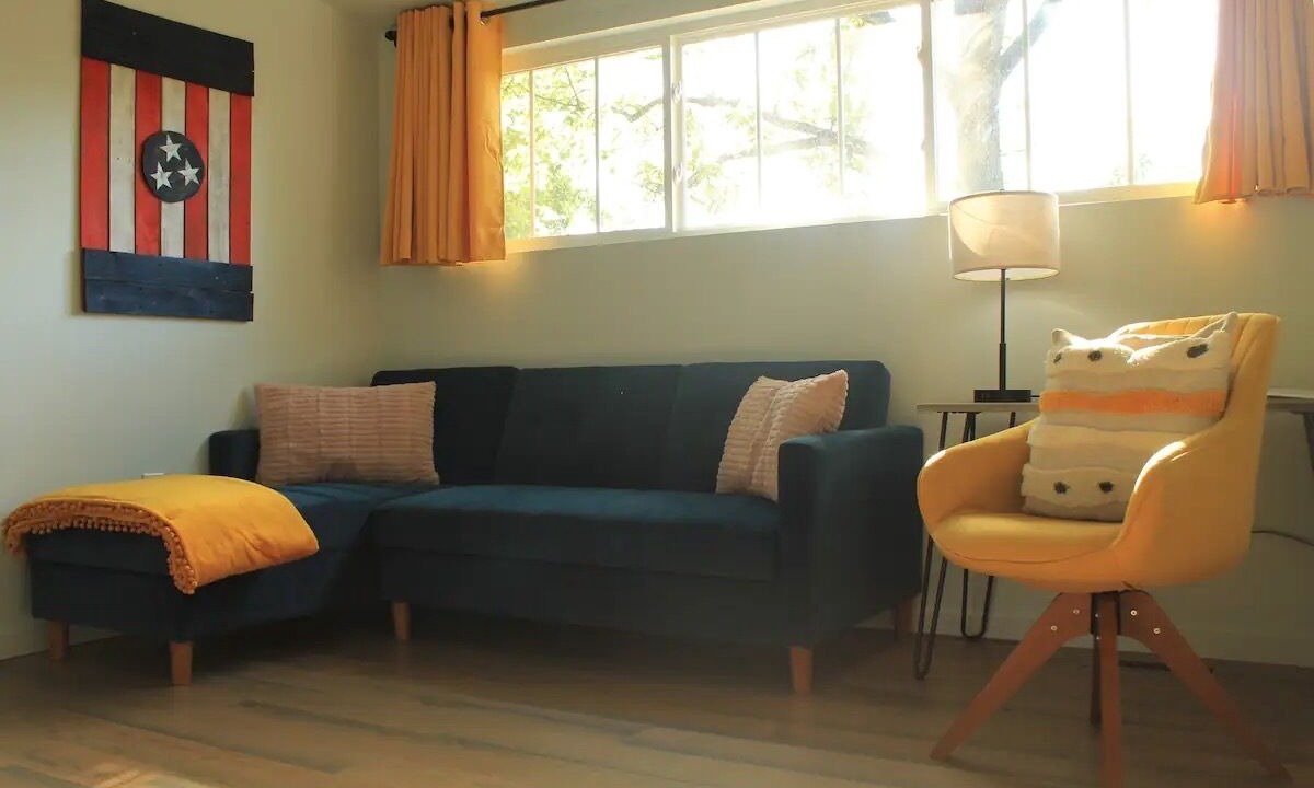 Photo of Livingroom in Belmont - Hillsboro