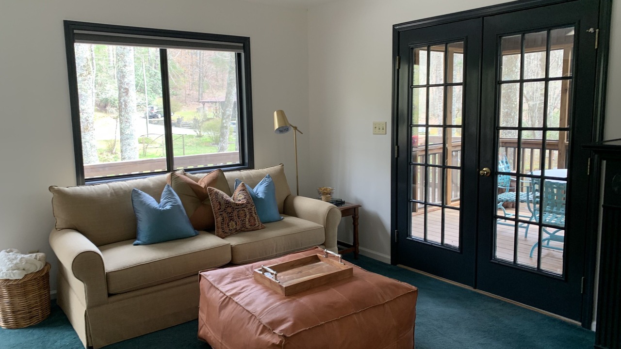 Photo of Livingroom in Cedar Mountain