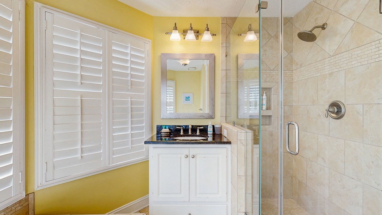 Photo of Bathroom in Pelican Bay