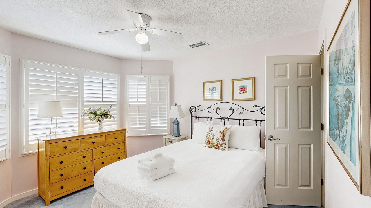 Photo of Bedroom in Pelican Bay