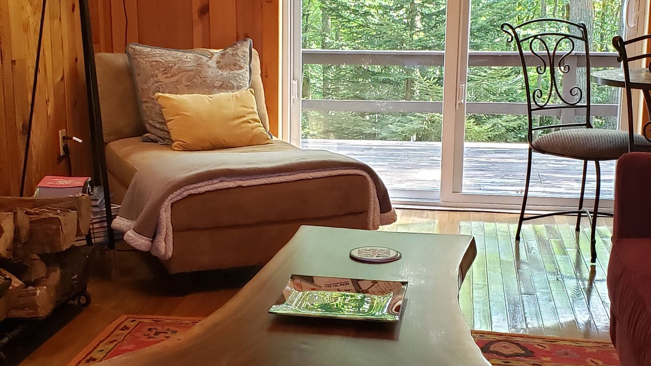 Photo of Livingroom in Jones Mills