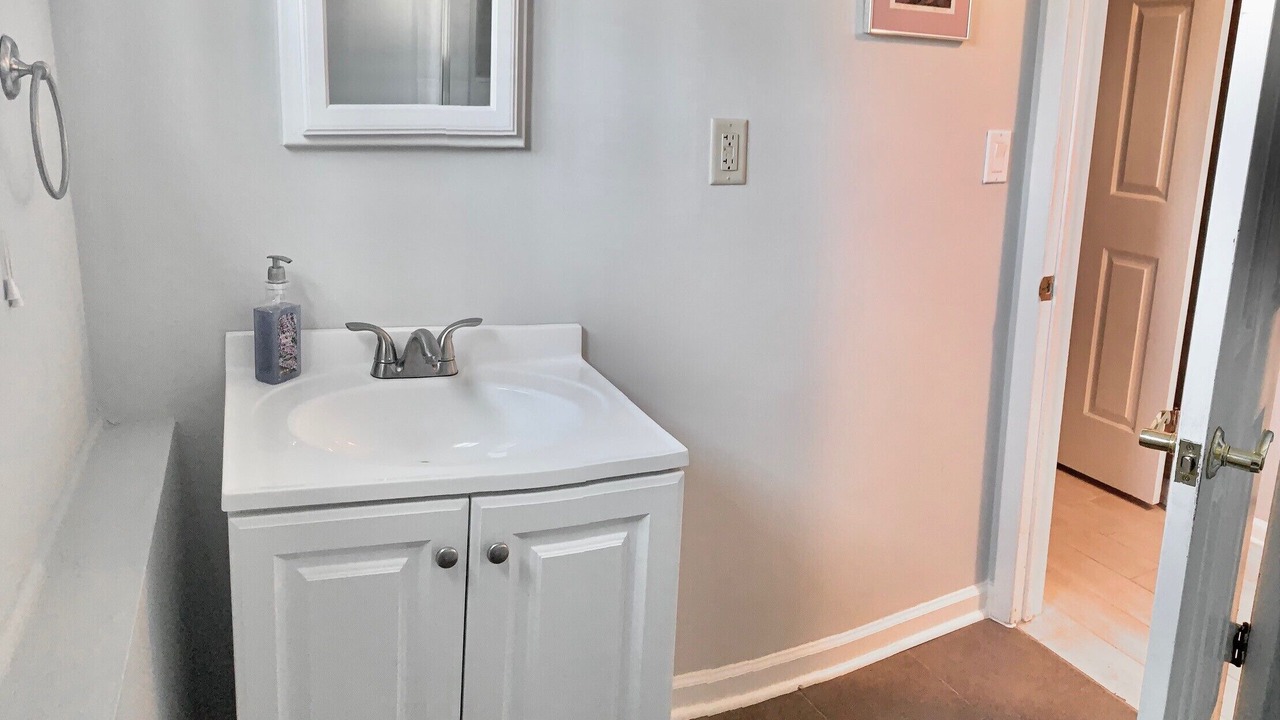 Photo of Bathroom in Wall