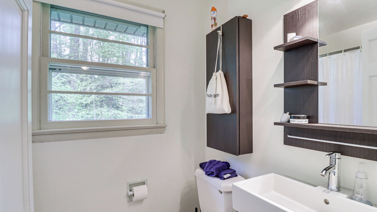 Photo of Bathroom in Point Lookout