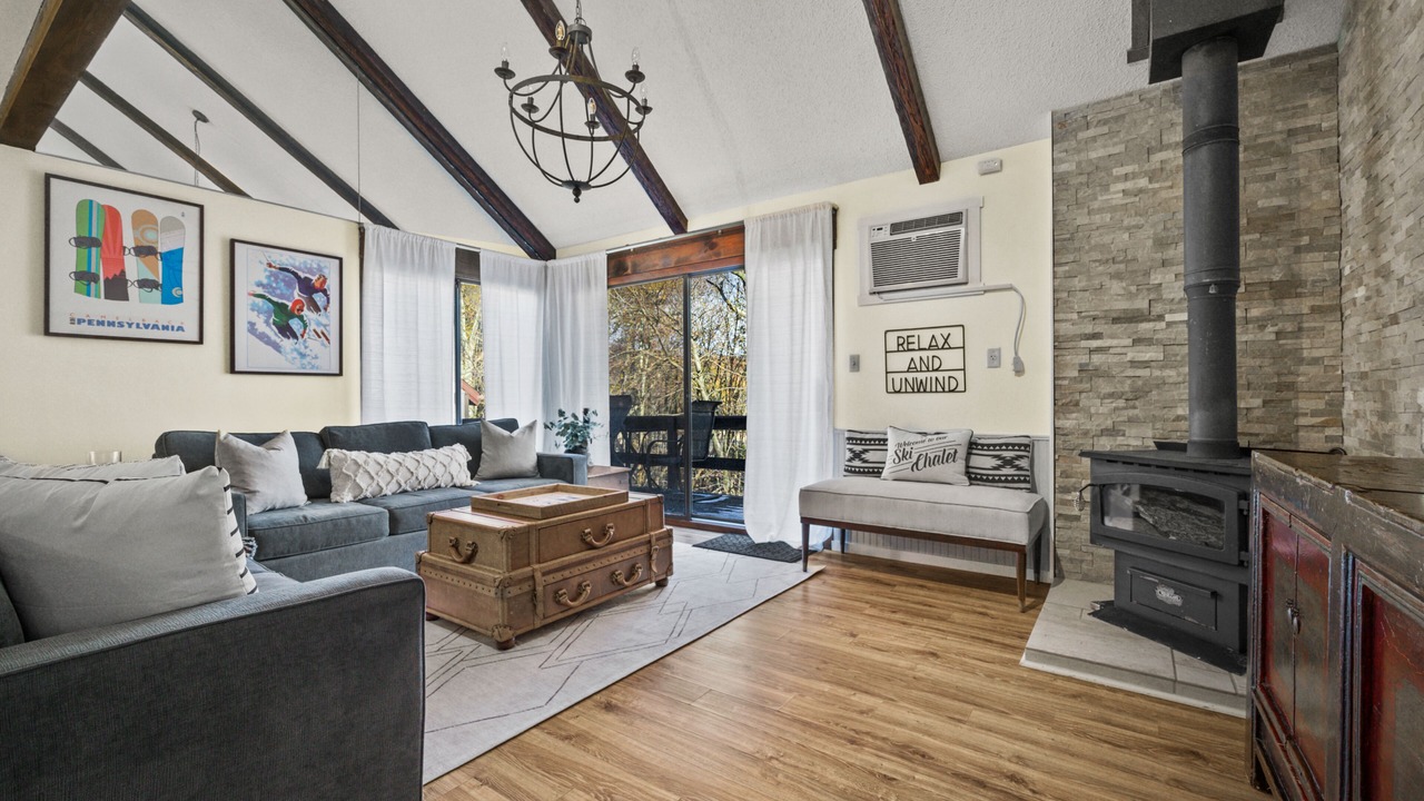 Photo of Livingroom in Tannersville