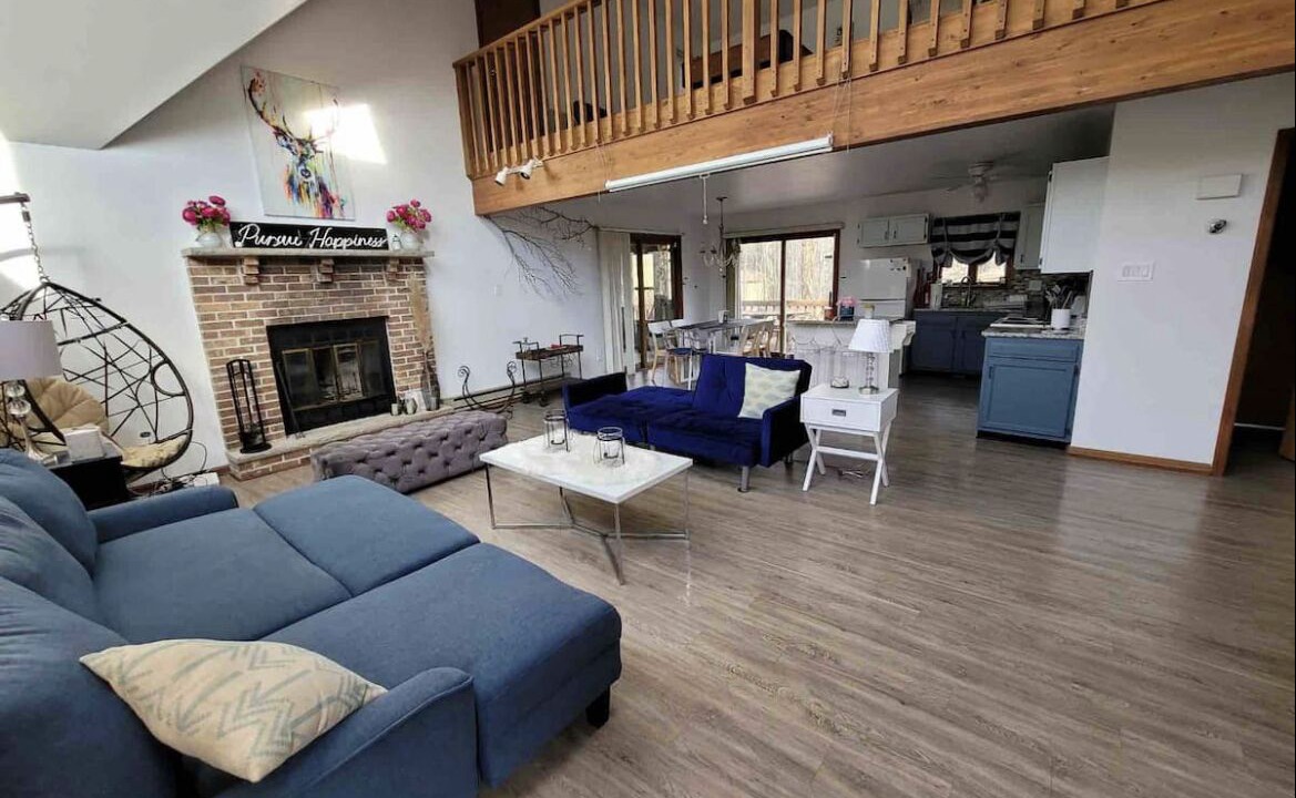 Photo of Livingroom in Tobyhanna