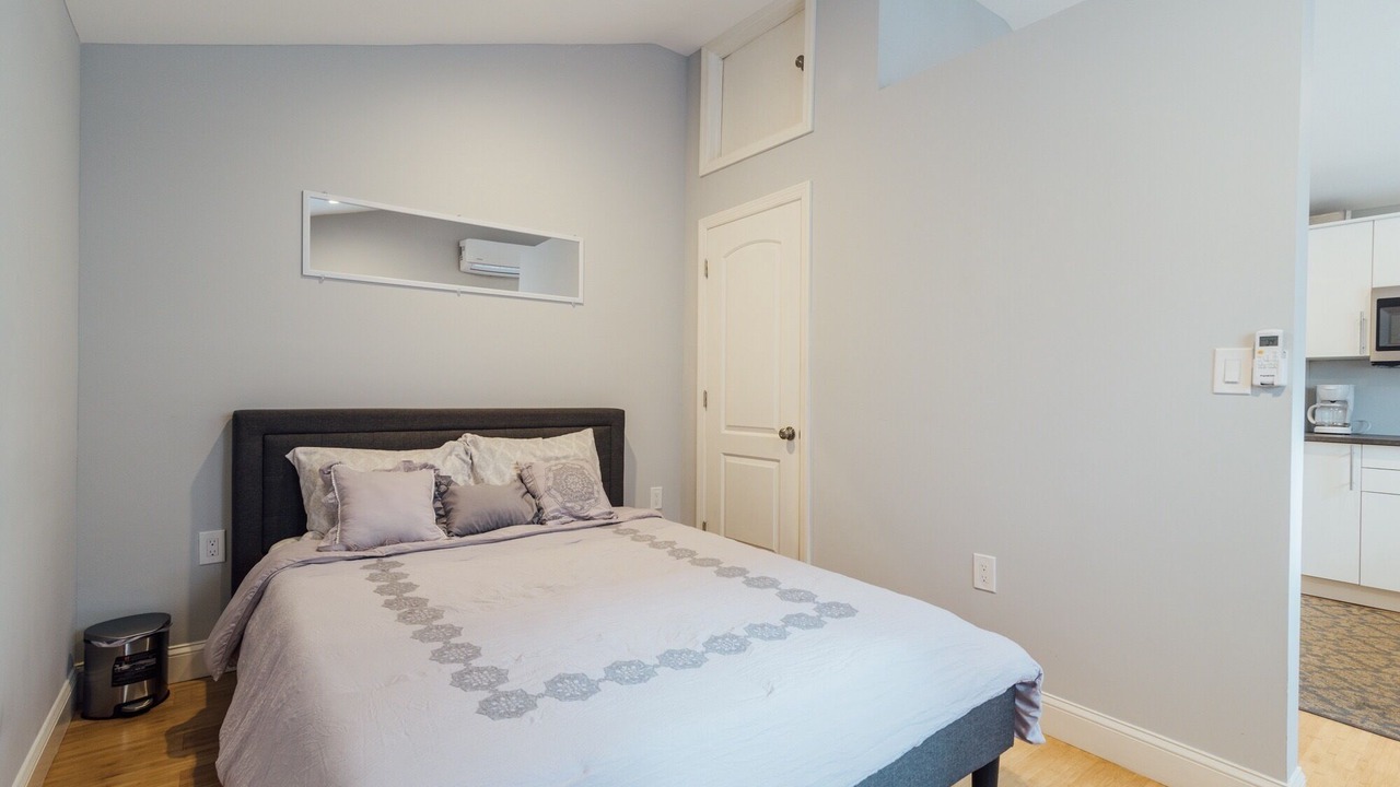 Photo of Bedroom in Newark