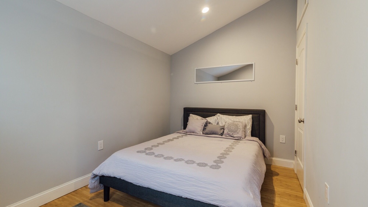 Photo of Bedroom in Newark