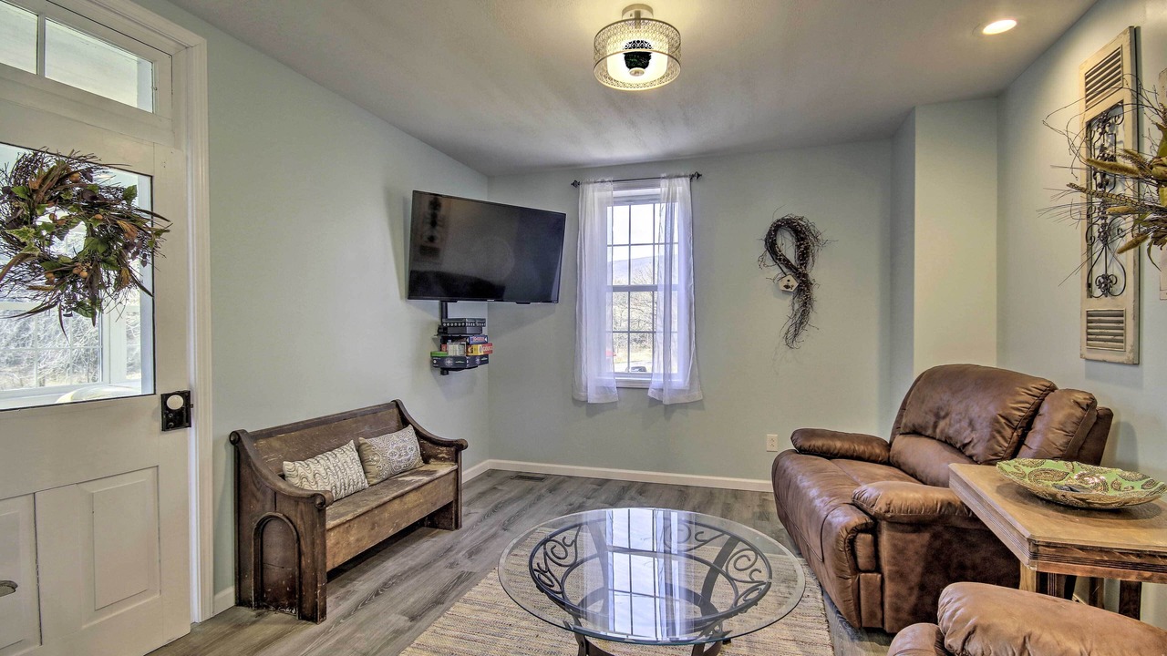Photo of Livingroom in James Creek