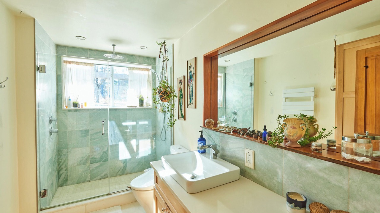Photo of Bathroom in Woodridge