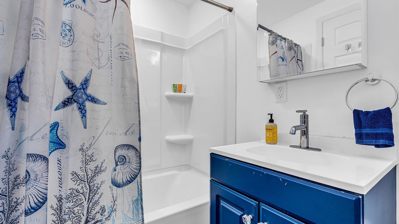Photo of Bathroom in Wall