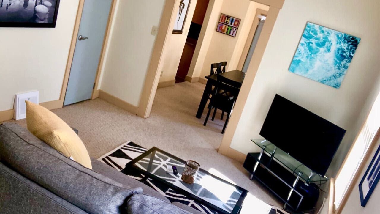Photo of Livingroom in Detroit - Shoreway