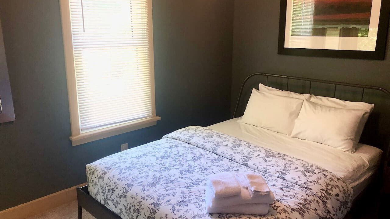 Photo of Bedroom in Detroit - Shoreway