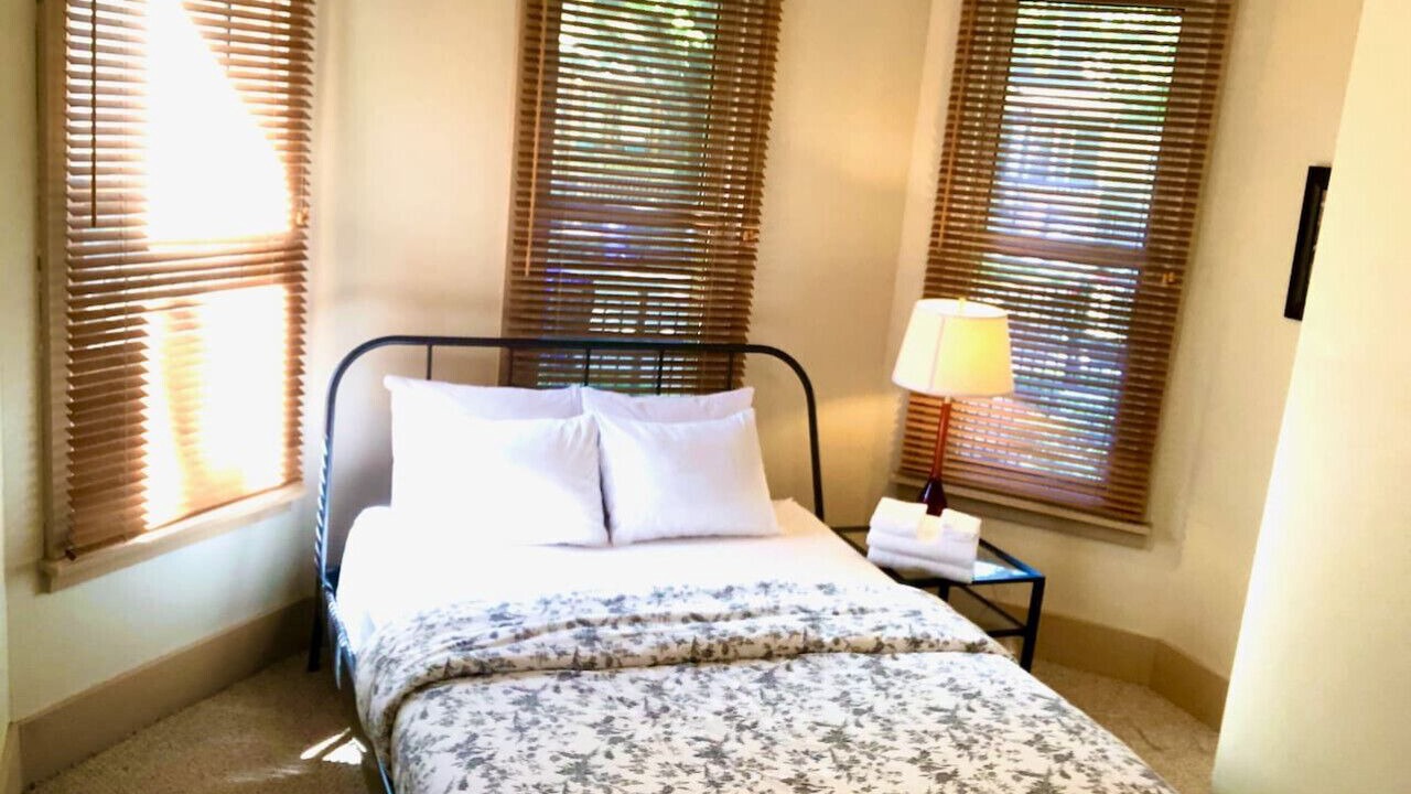 Photo of Bedroom in Detroit - Shoreway