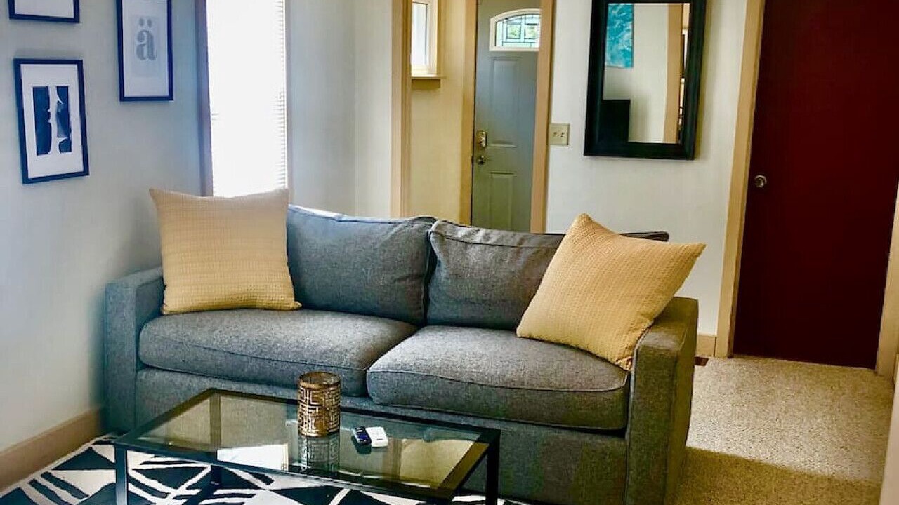 Photo of Livingroom in Detroit - Shoreway