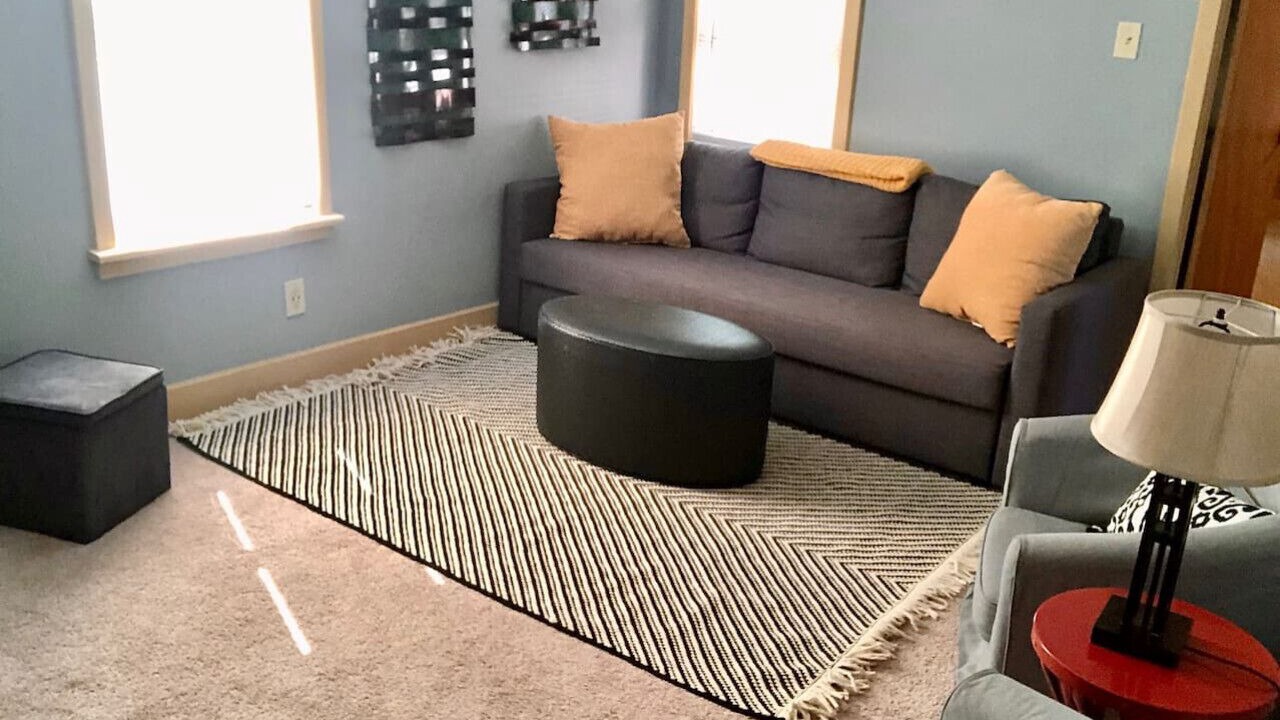 Photo of Livingroom in Detroit - Shoreway