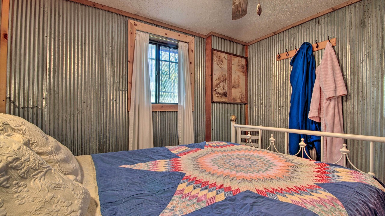 Photo of Bedroom in Mammoth Spring