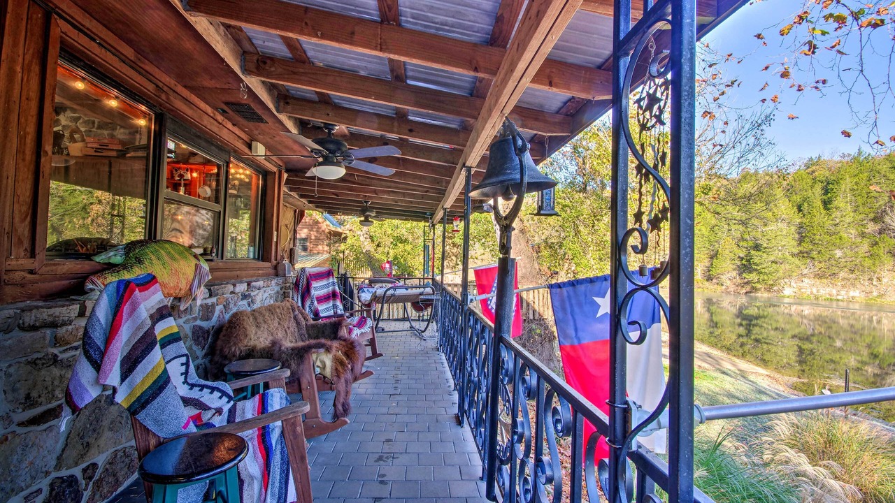 Photo of Patio Balcony in Mammoth Spring