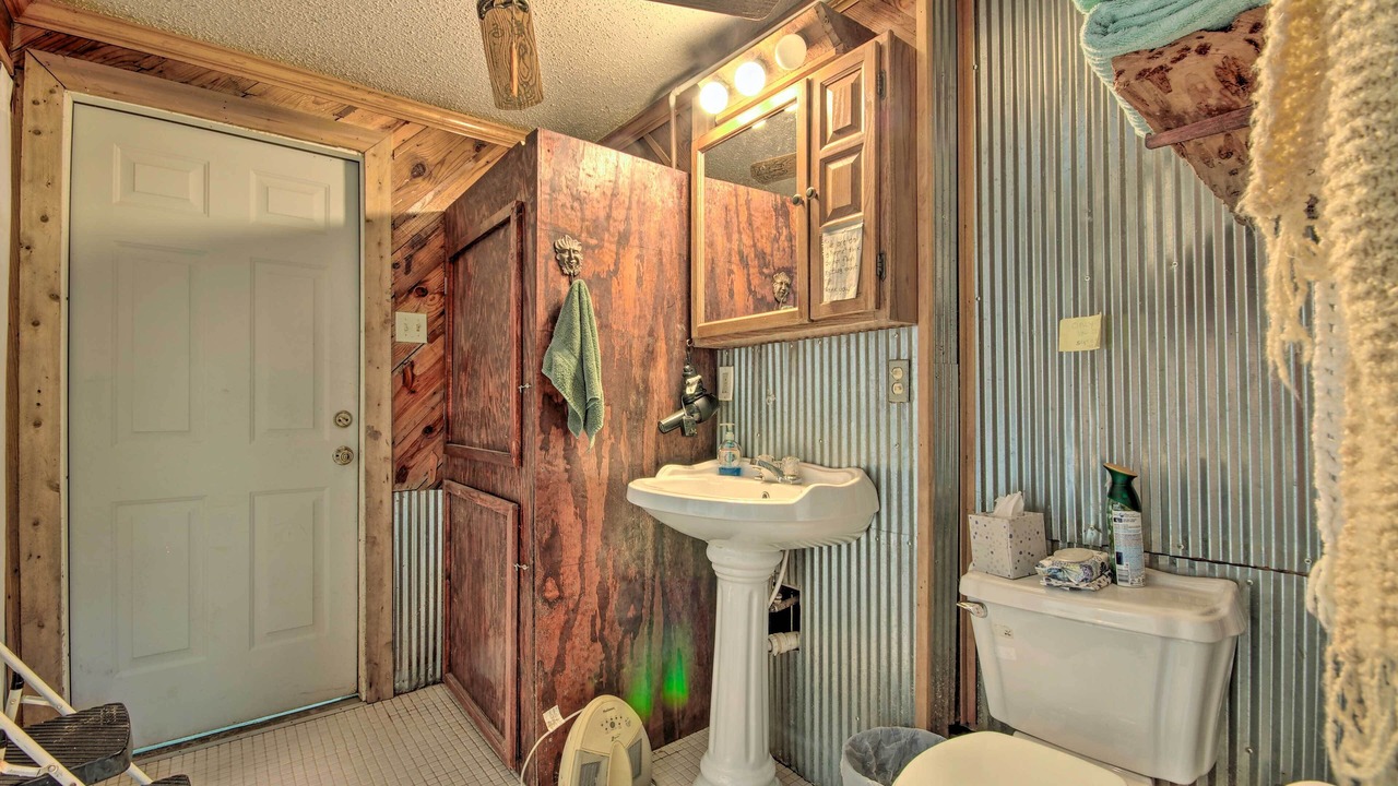 Photo of Bathroom in Mammoth Spring