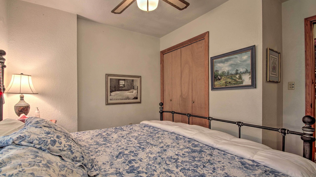 Photo of Bedroom in Mammoth Spring