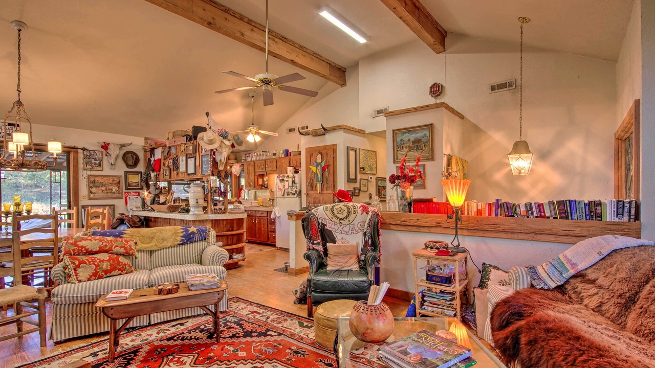 Photo of Livingroom in Mammoth Spring