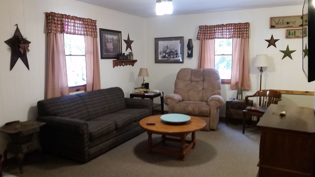 Photo of Livingroom in French Creek