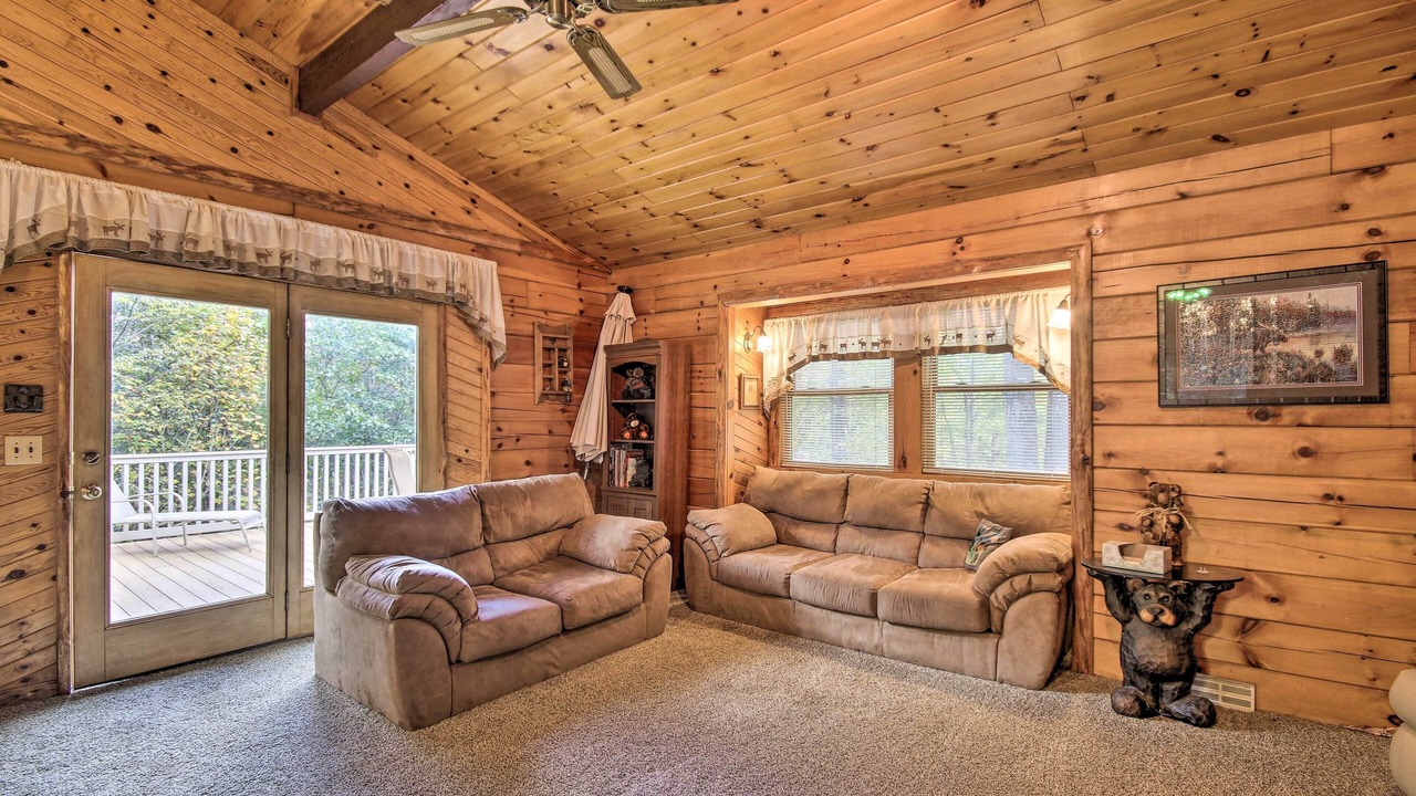 Photo of Livingroom in James Creek