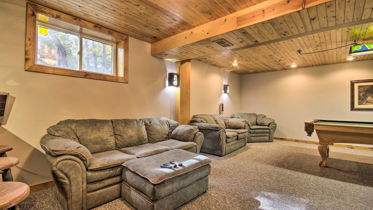 Photo of Livingroom in James Creek