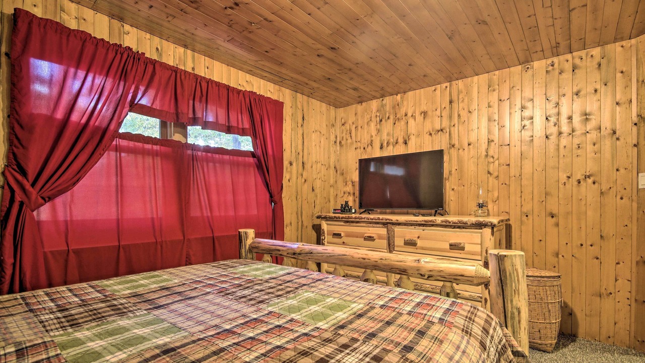 Photo of Bedroom in James Creek