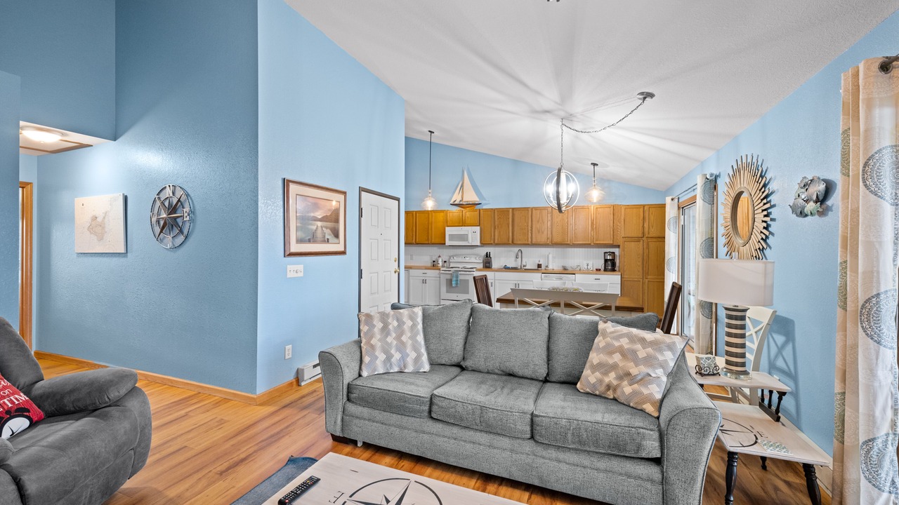 Photo of Livingroom in Oak Harbor