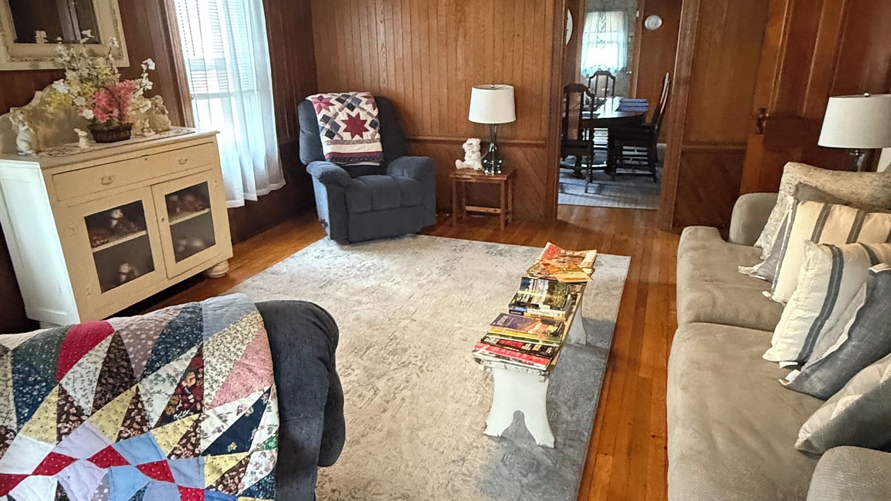Photo of Livingroom in Upper Tract