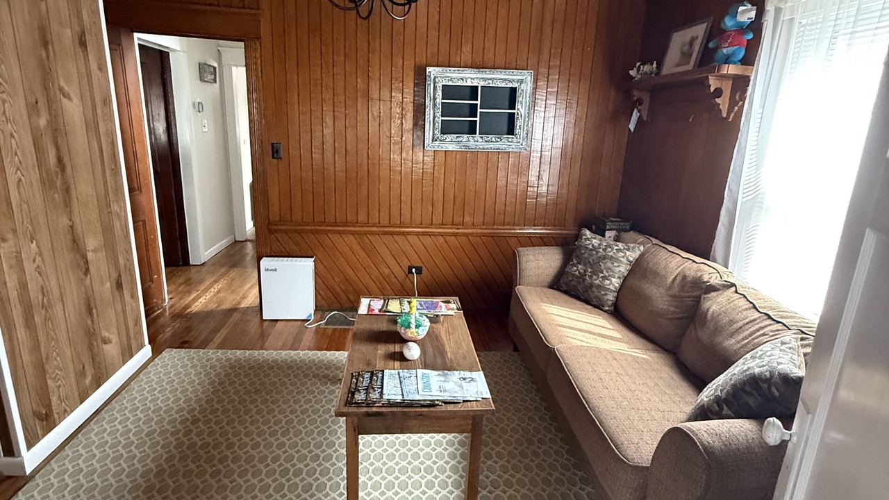 Photo of Livingroom in Upper Tract