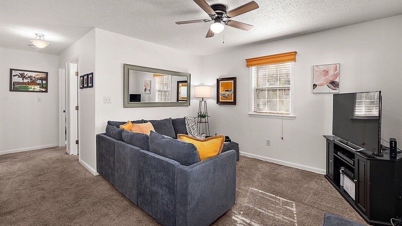 Photo of Livingroom in Caine Woods