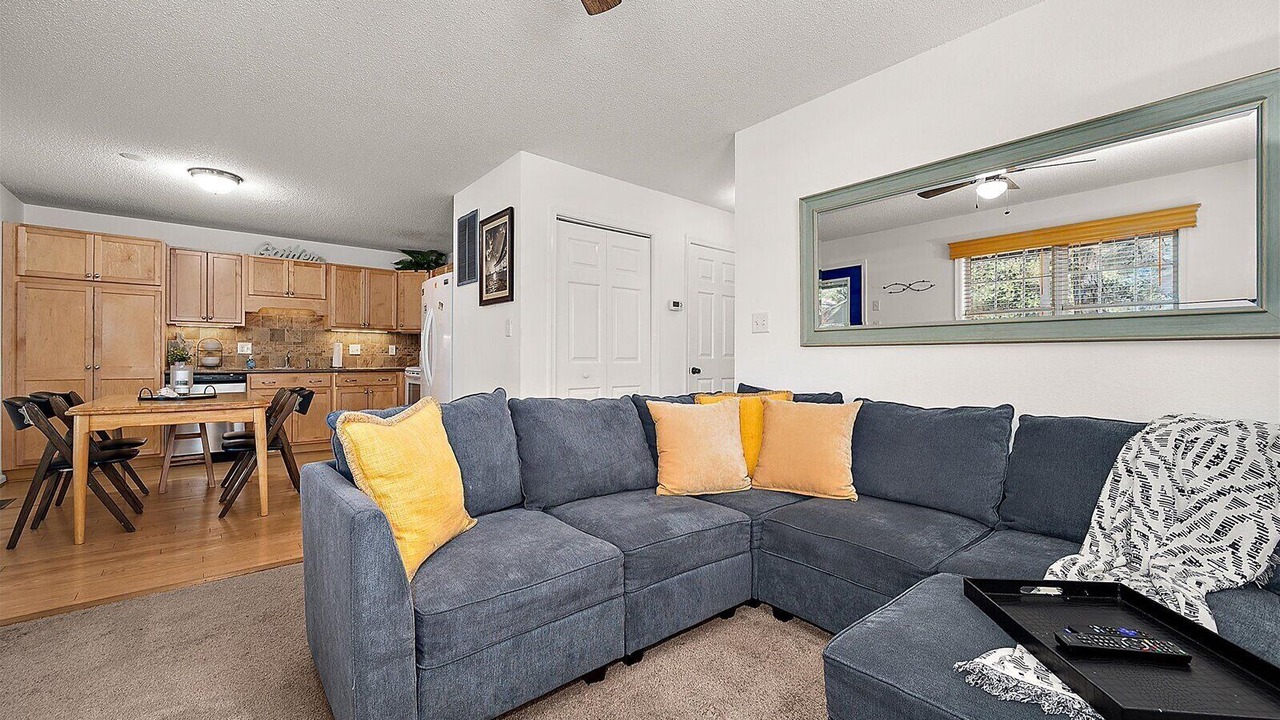 Photo of Livingroom in Caine Woods