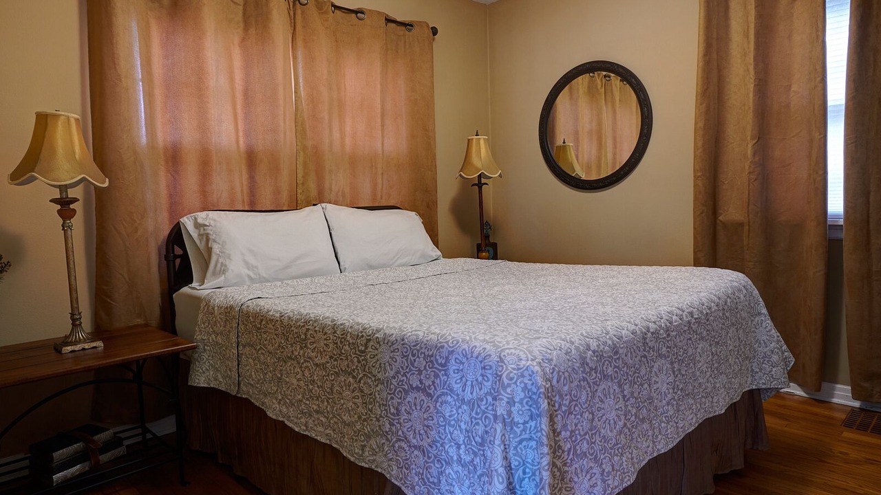 Photo of Bedroom in Depot Bench