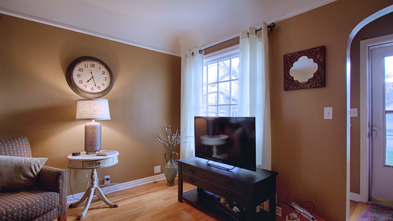 Photo of Livingroom in Depot Bench