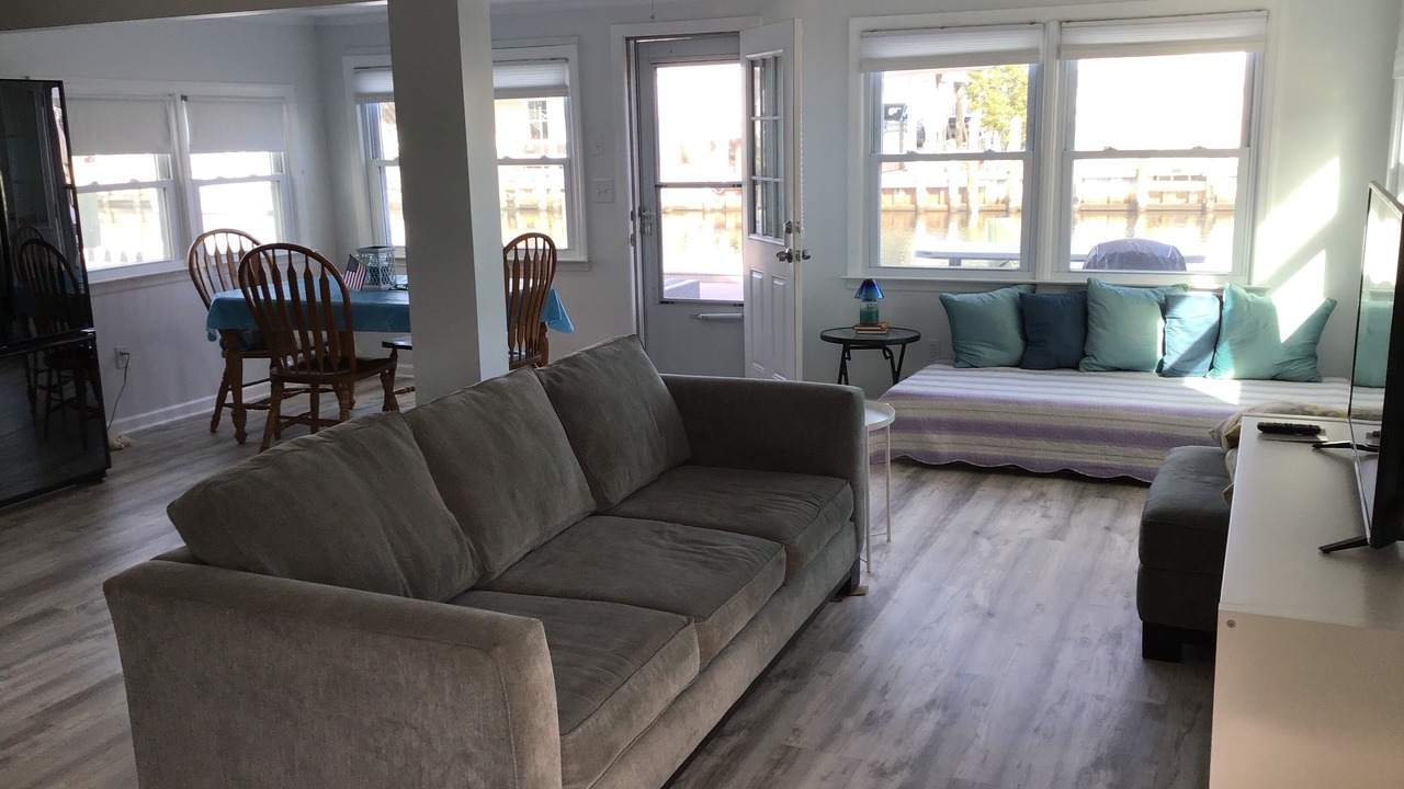 Photo of Livingroom in Bayville