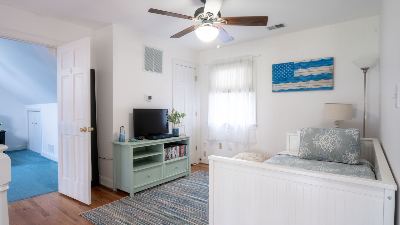 Photo of Bedroom in Deale Beach