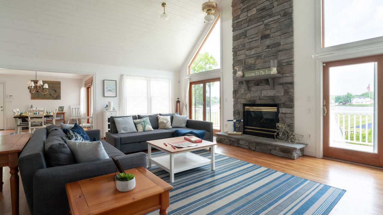 Photo of Livingroom in Deale Beach