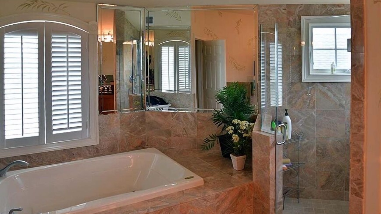 Photo of Bathroom in Avalon