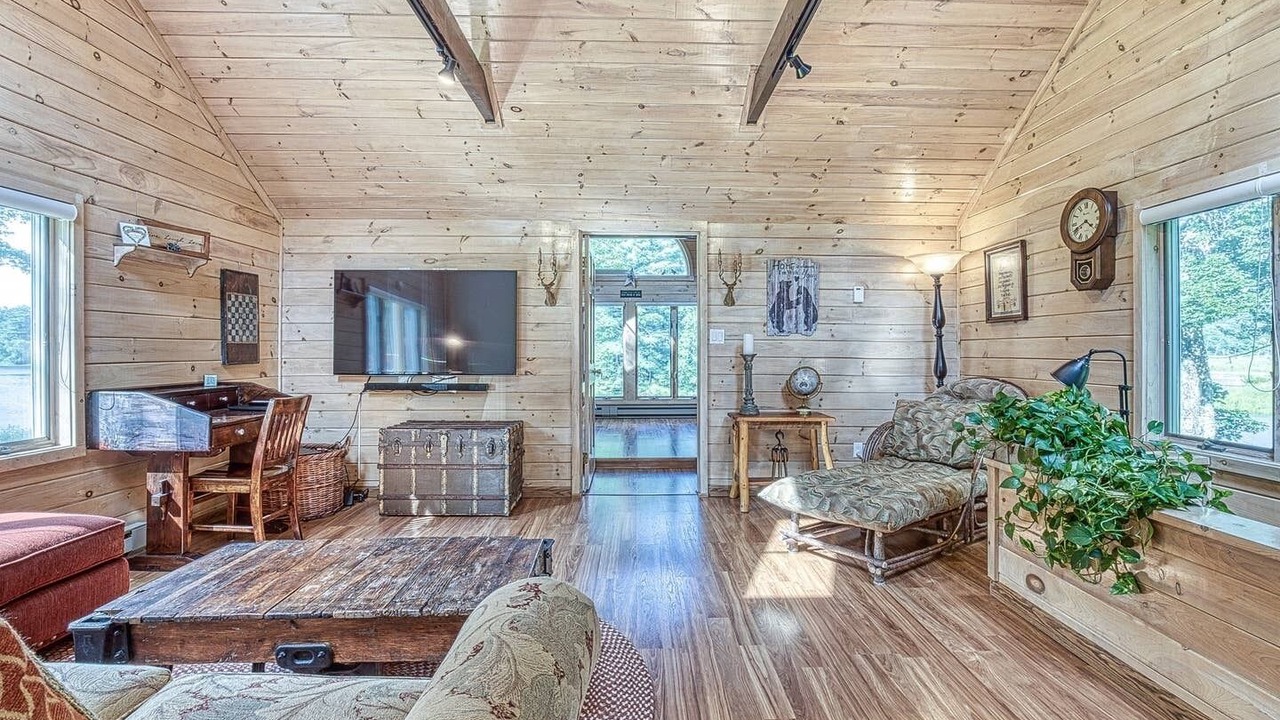 Photo of Livingroom in Swan Lake