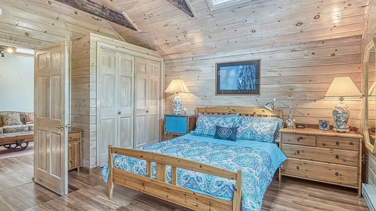 Photo of Bedroom in Swan Lake
