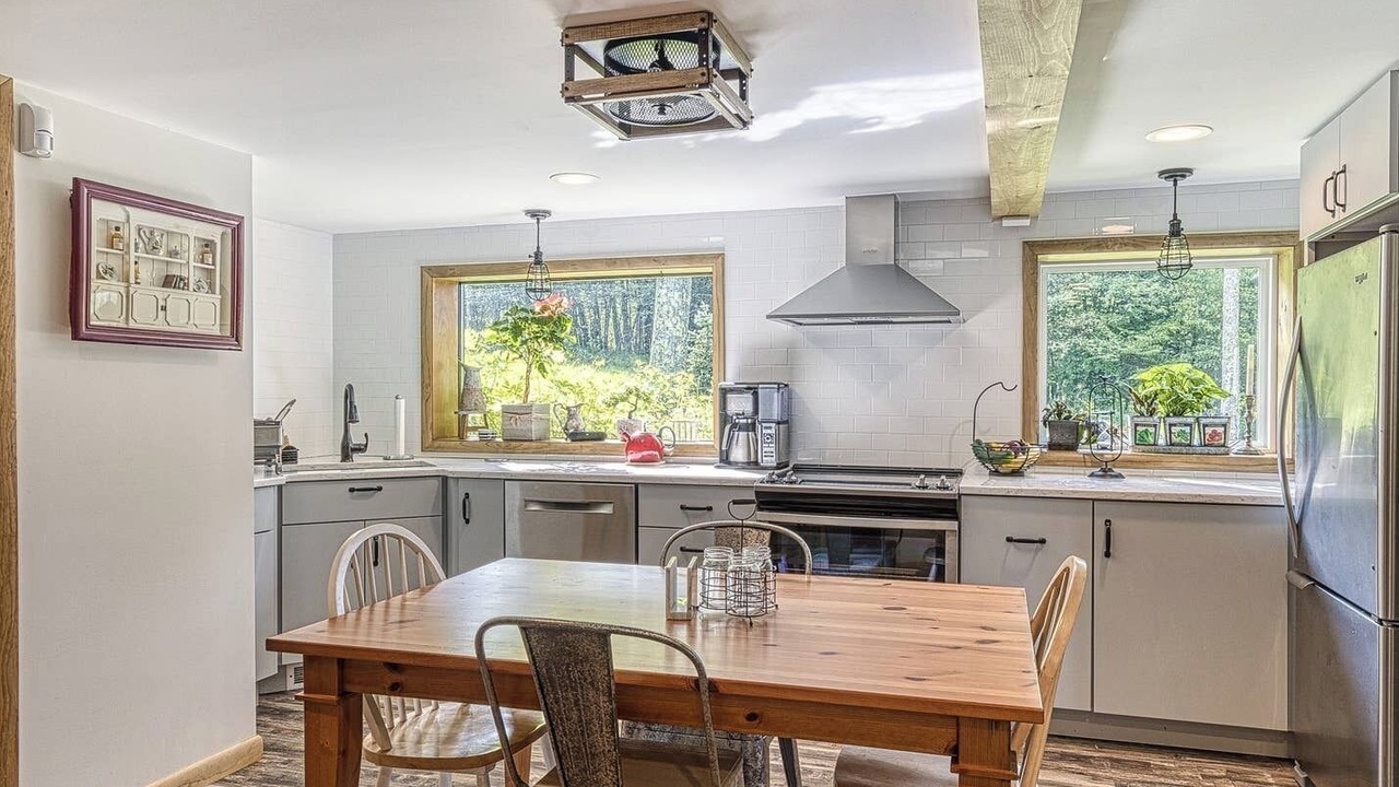 Photo of Kitchen in Swan Lake