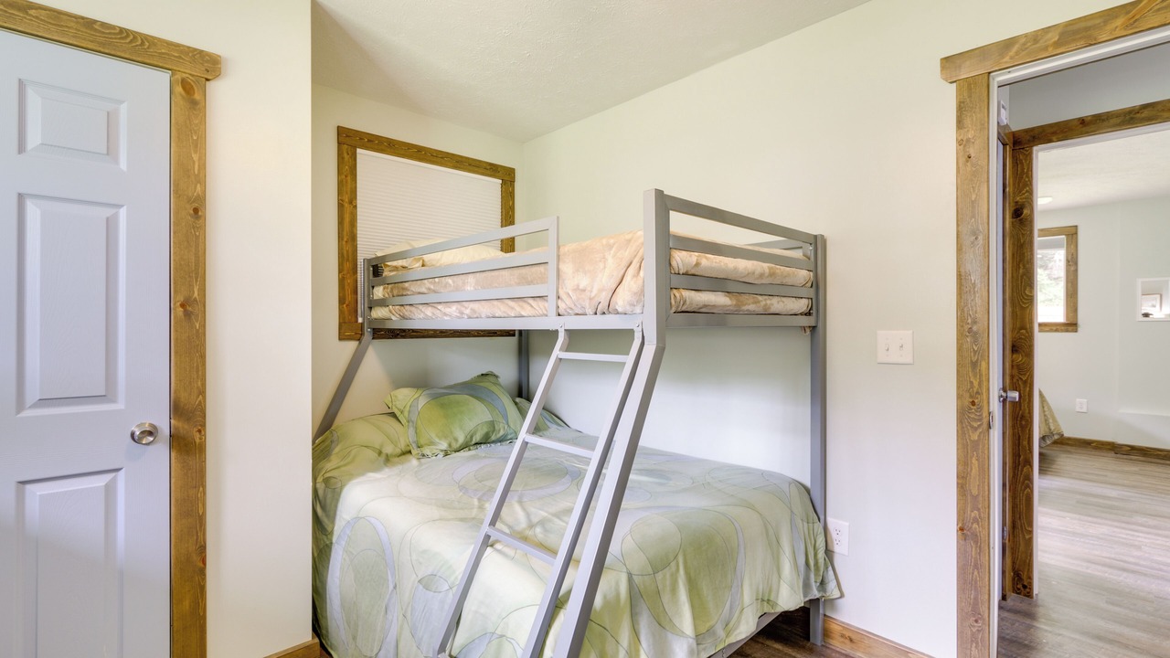 Photo of Bedroom in Nelsonville
