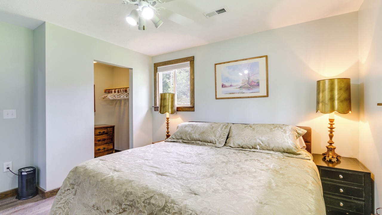Photo of Bedroom in Nelsonville
